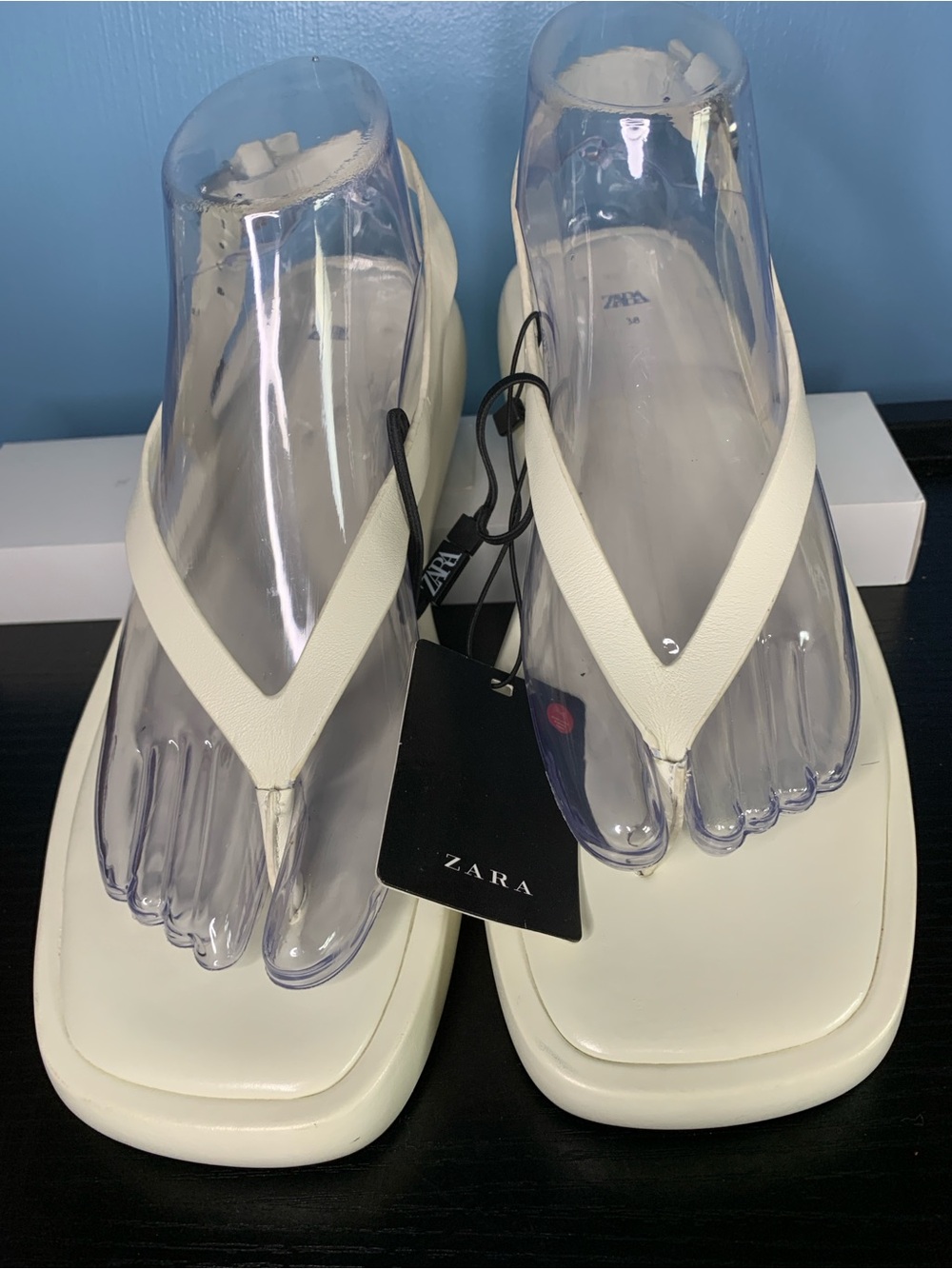 ZARA Women’s Cream V-strap Square-Toe Flip Sandals